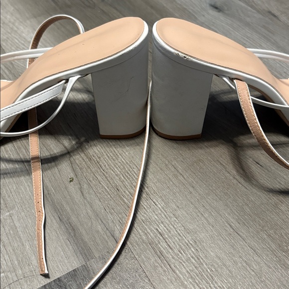 White heels! - Picture 5 of 6